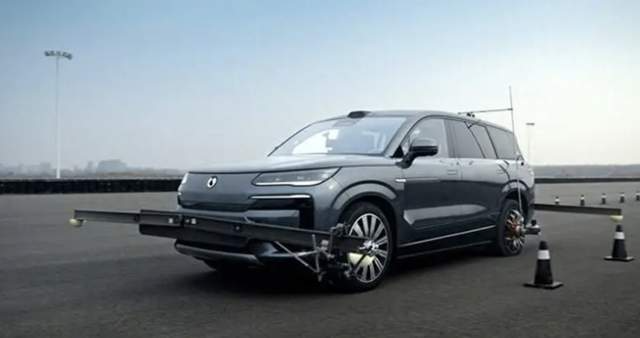 腾势N9成全球首款160km/h鱼钩测试通关SUV